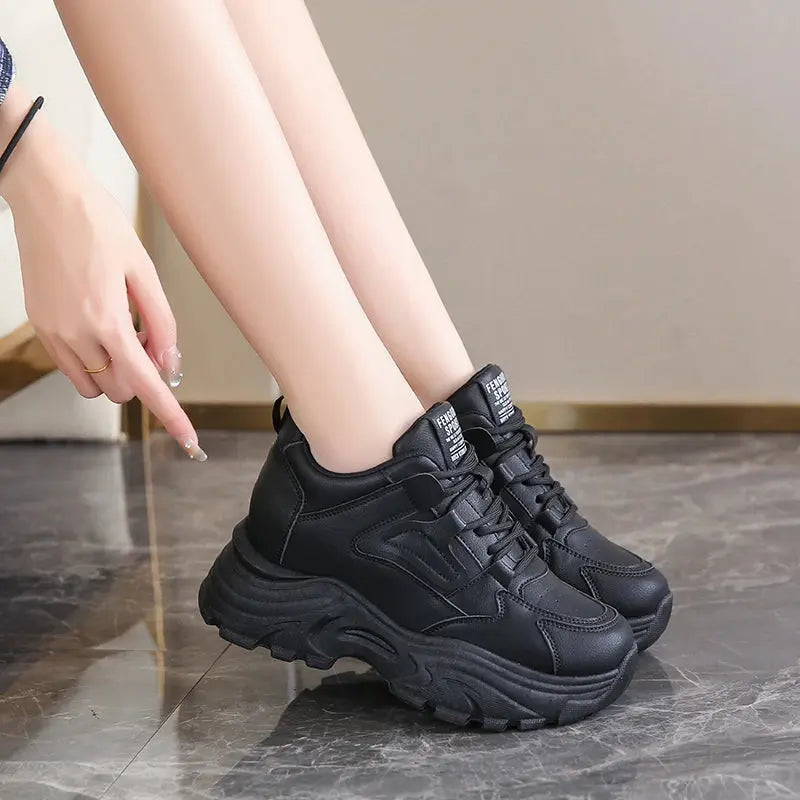 Weiße Plateau-Turnschuhe für Frauen, vulkanisierte Schnürschuhe mit dickem Boden, Pu-Leder, atmungsaktiv, Frühling 2024 MedSurgery Store For Digital Health