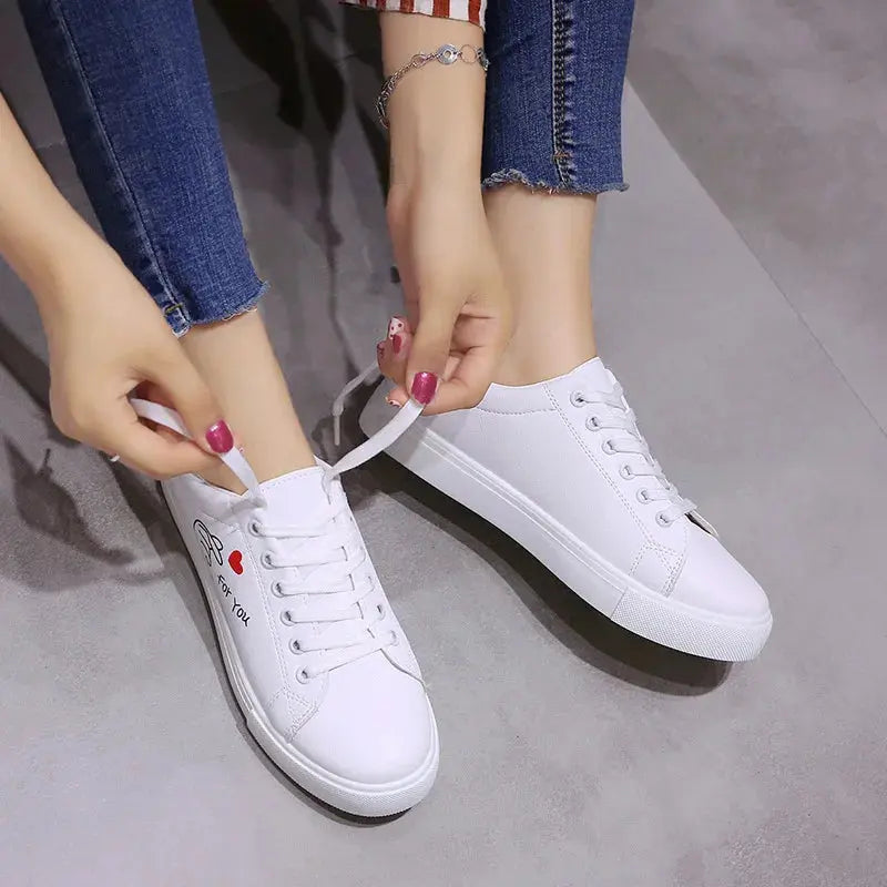 Modische weiße atmungsaktive Laufschuhe für Frauen, neue Freizeitschuhe mit Schnürsenkeln und gestickten Blumen für Frühling und Herbst MedSurgery Store For Digital Health