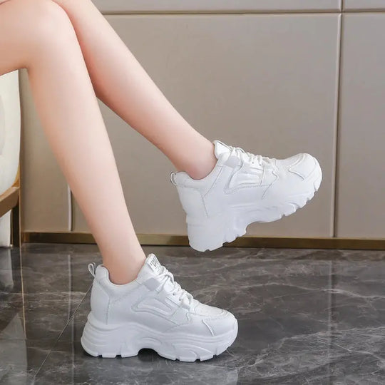 Weiße Plateau-Turnschuhe für Frauen, vulkanisierte Schnürschuhe mit dickem Boden, Pu-Leder, atmungsaktiv, Frühling 2024 MedSurgery Store For Digital Health