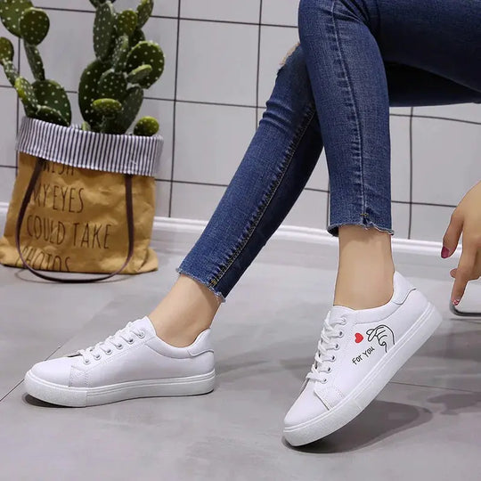 Modische weiße atmungsaktive Laufschuhe für Frauen, neue Freizeitschuhe mit Schnürsenkeln und gestickten Blumen für Frühling und Herbst MedSurgery Store For Digital Health