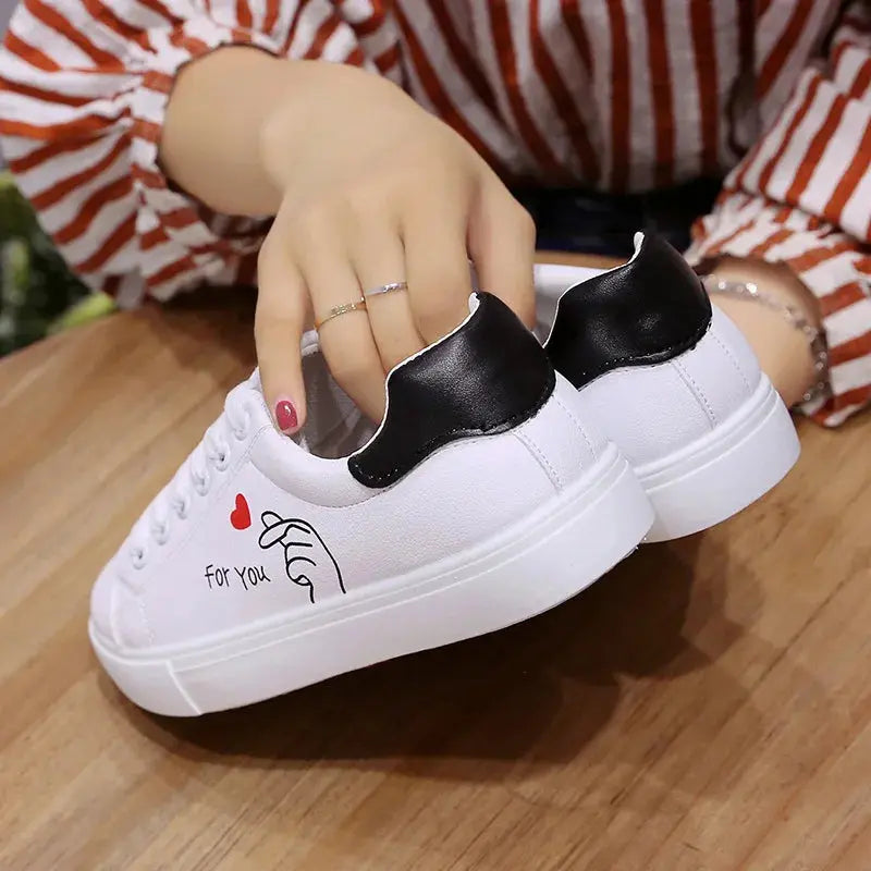 Modische weiße atmungsaktive Laufschuhe für Frauen, neue Freizeitschuhe mit Schnürsenkeln und gestickten Blumen für Frühling und Herbst MedSurgery Store For Digital Health