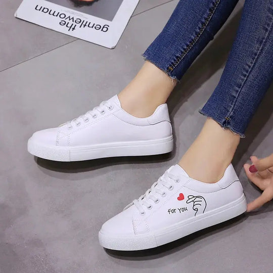 Modische weiße atmungsaktive Laufschuhe für Frauen, neue Freizeitschuhe mit Schnürsenkeln und gestickten Blumen für Frühling und Herbst MedSurgery Store For Digital Health