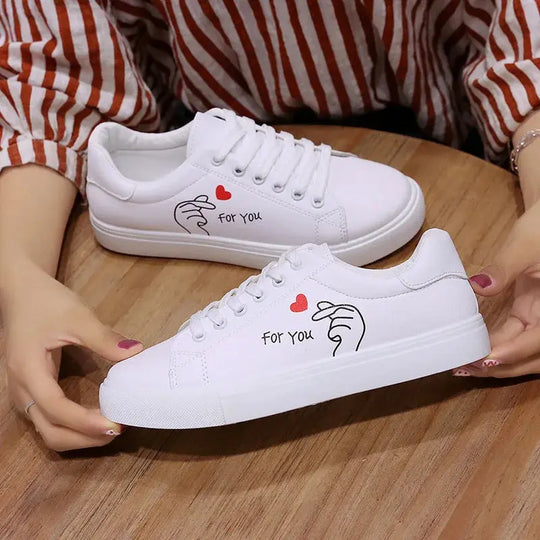 Modische weiße atmungsaktive Laufschuhe für Frauen, neue Freizeitschuhe mit Schnürsenkeln und gestickten Blumen für Frühling und Herbst MedSurgery Store For Digital Health