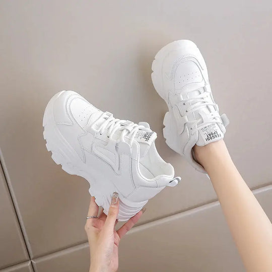 Weiße Plateau-Turnschuhe für Frauen, vulkanisierte Schnürschuhe mit dickem Boden, Pu-Leder, atmungsaktiv, Frühling 2024 MedSurgery Store For Digital Health