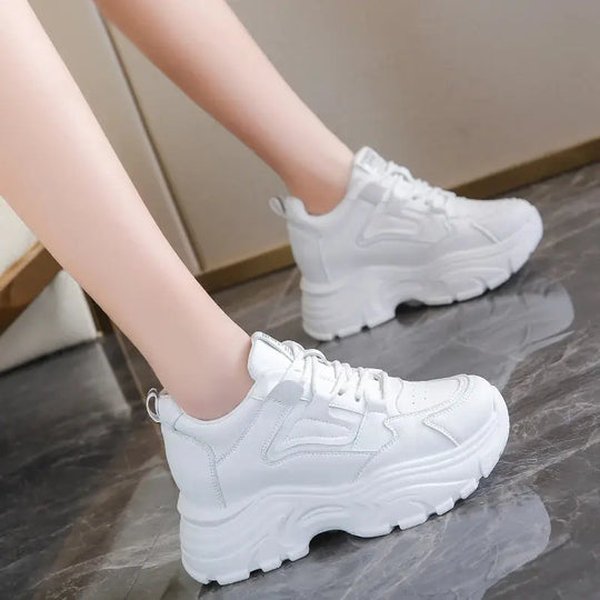 Weiße Plateau-Turnschuhe für Frauen, vulkanisierte Schnürschuhe mit dickem Boden, Pu-Leder, atmungsaktiv, Frühling 2024 MedSurgery Store For Digital Health