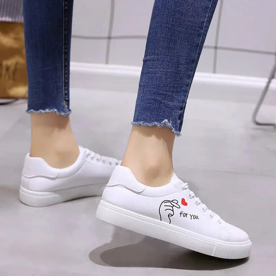 Modische weiße atmungsaktive Laufschuhe für Frauen, neue Freizeitschuhe mit Schnürsenkeln und gestickten Blumen für Frühling und Herbst MedSurgery Store For Digital Health