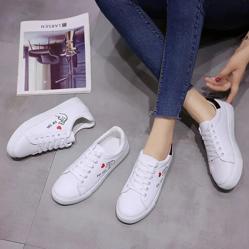 Modische weiße atmungsaktive Laufschuhe für Frauen, neue Freizeitschuhe mit Schnürsenkeln und gestickten Blumen für Frühling und Herbst MedSurgery Store For Digital Health