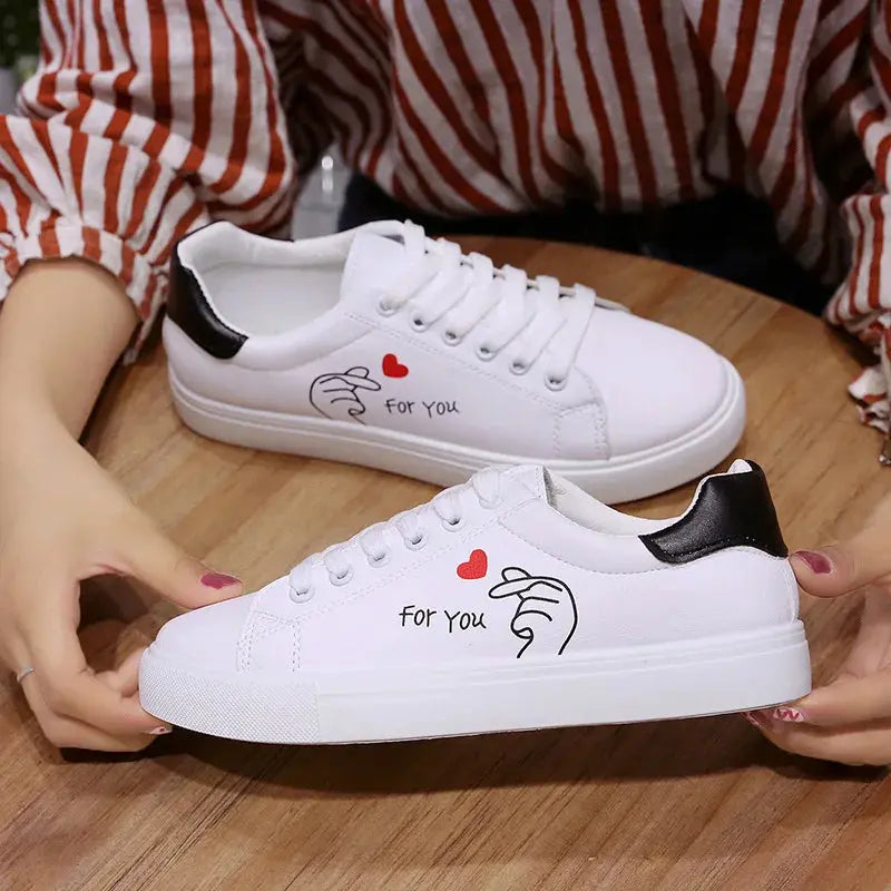 Modische weiße atmungsaktive Laufschuhe für Frauen, neue Freizeitschuhe mit Schnürsenkeln und gestickten Blumen für Frühling und Herbst MedSurgery Store For Digital Health