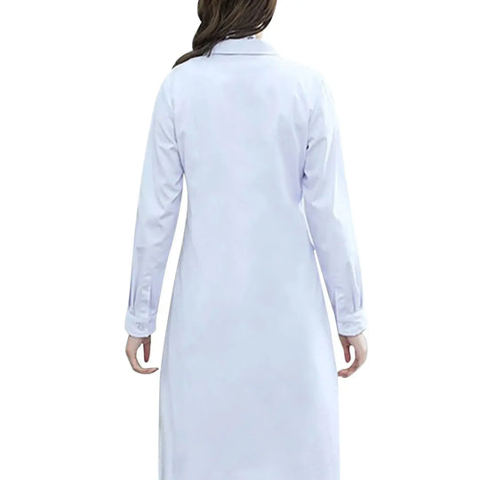 Langärmeliger weißer Unisex-Laborkittel für Männer und Frauen, Bluse im Tunika-Stil mit gekerbtem Reverskragen und Knöpfen für Medizin- und Pflegeuniformen MedSurgery Store For Digital Health