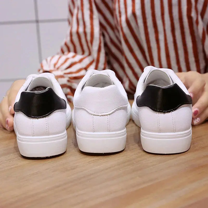 Modische weiße atmungsaktive Laufschuhe für Frauen, neue Freizeitschuhe mit Schnürsenkeln und gestickten Blumen für Frühling und Herbst MedSurgery Store For Digital Health