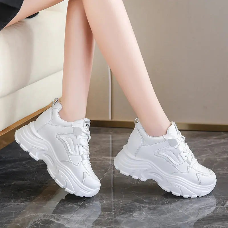 Weiße Plateau-Turnschuhe für Frauen, vulkanisierte Schnürschuhe mit dickem Boden, Pu-Leder, atmungsaktiv, Frühling 2024 MedSurgery Store For Digital Health